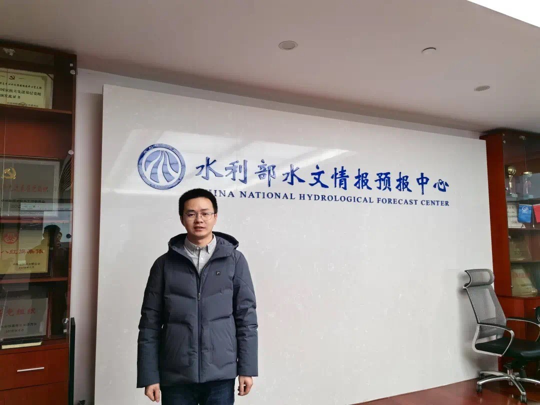 《光明日报》报道十大网络赌博平台排名
教授朱非林，在广袤大地上挥洒汗水！