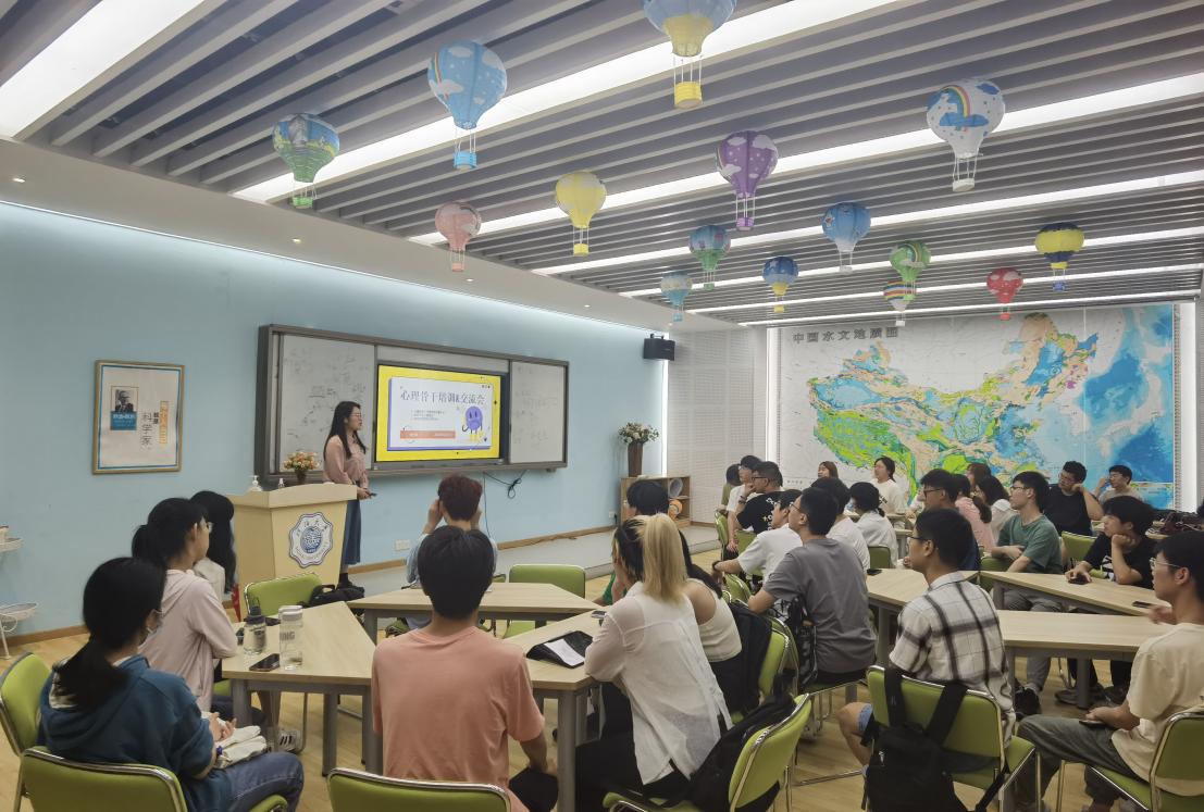 赌博平台
开展社区功能型党支部协同育人心理专题培训