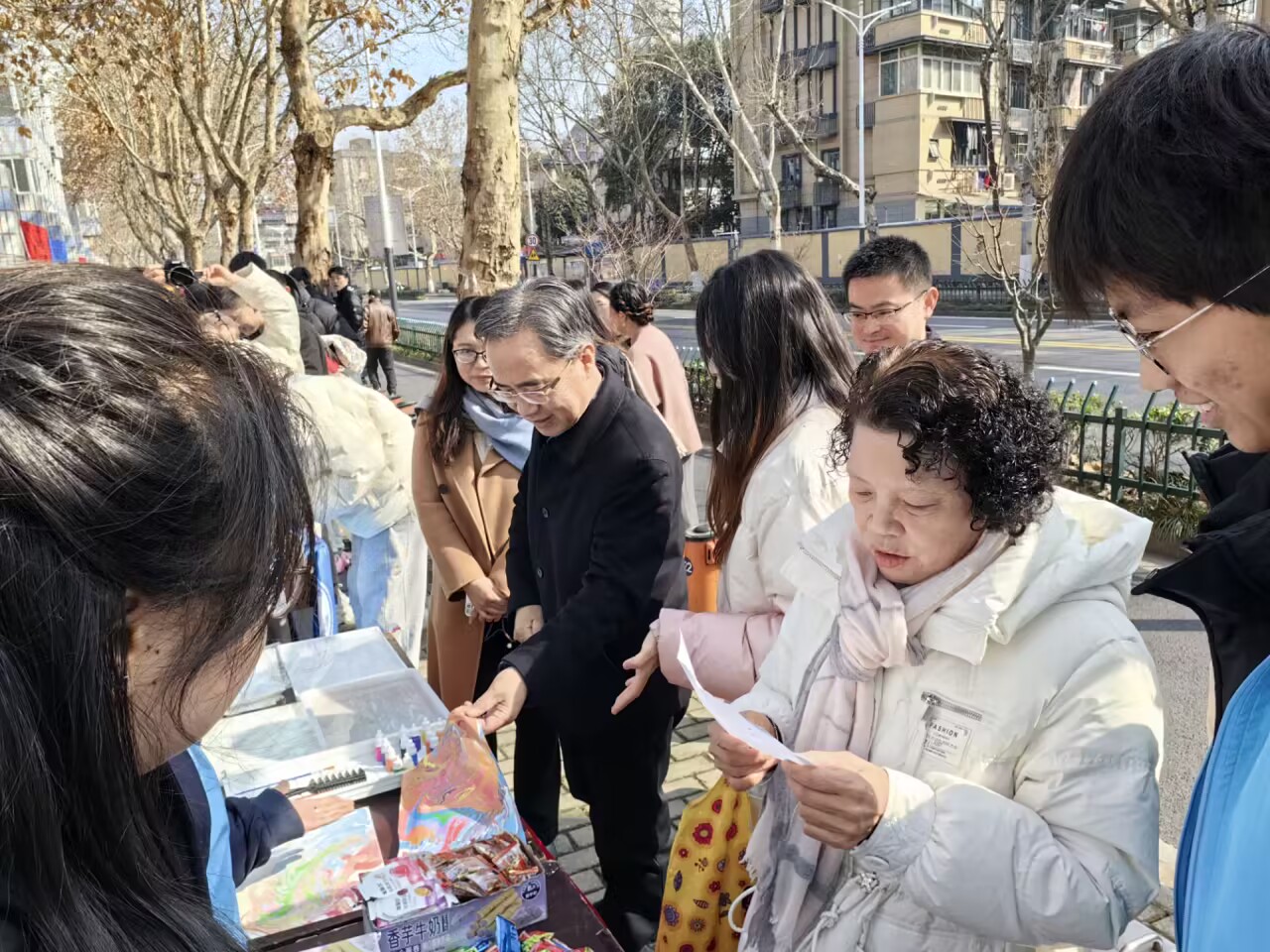 十大网络赌博平台排名
参加河海大学2024年“学雷锋一条街”活动