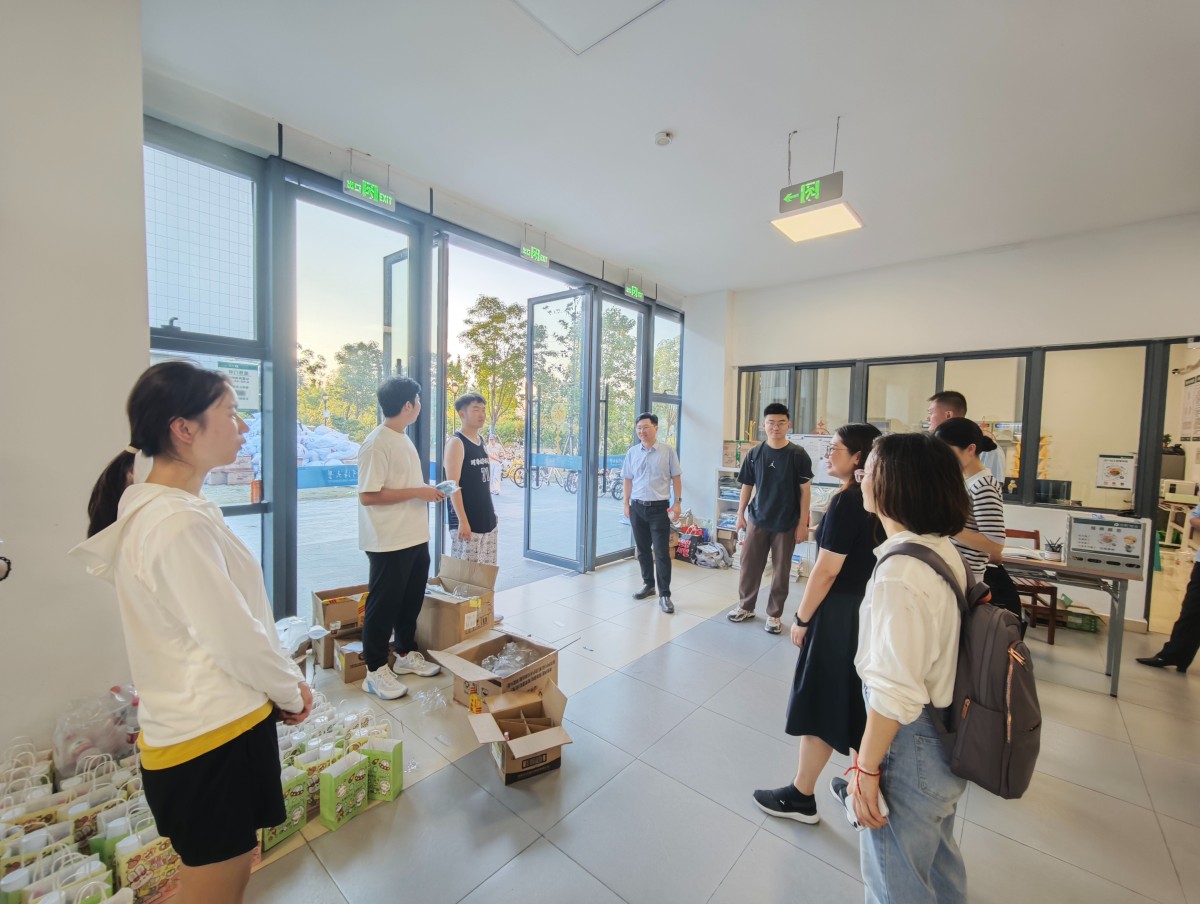 十大网络赌博平台排名
领导携手班导师、辅导员走访慰问搬迁学生
