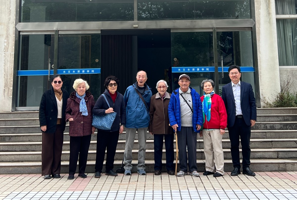 十大网络赌博平台排名
举办56级水文校友64周年返校校友座谈会