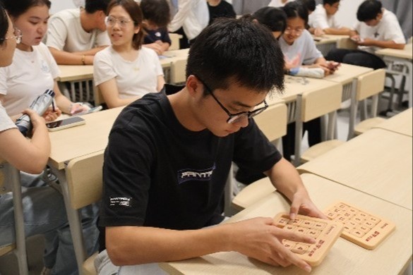 拼绘河海，忆百十风华——十大网络赌博平台排名
开展趣味拼图挑战活动